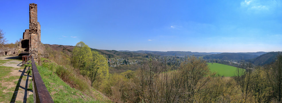 Ruine Windeck mit Panorama Aussicht in die alte Siegschleife