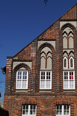 Fototapeta na wymiar Probstei, Fassade mit Spitzgiebel