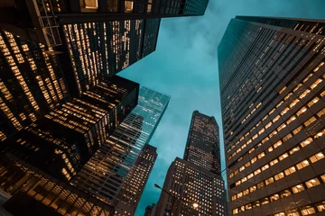 Nachtansicht der Wolkenkratzer der Stadt Toronto  Sieh nach oben  © goami
