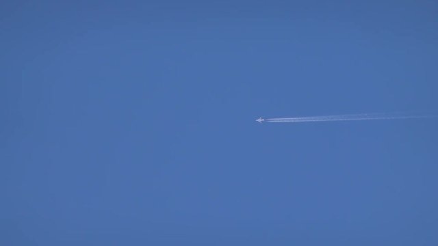 飛行機・青空背景