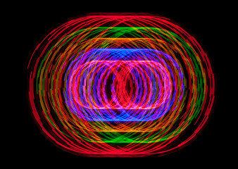 Trayectorias circulares formadas por LEDS de colores que se encienden y apagan al ritmo de diferentes patrones digitales.