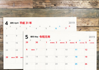 平成と令和にまたがる2019年のゴールデンウイークカレンダー木目背景