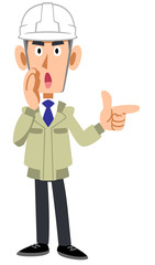 ヘルメットを装着して内緒話する工務店の男性