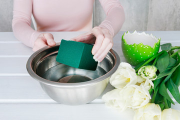 How to make beautiful spring floral arrangement with white tulips, tutorial.