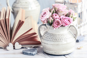 Bouquet of pink roses in ceramic vase.