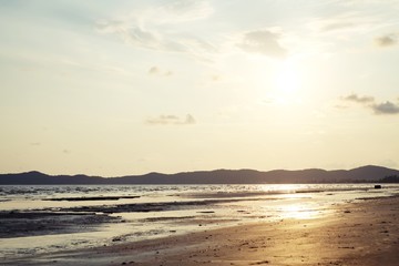 In the evening at the sea make someone feel sad. 