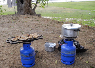 Gasflaschen zum Kochen am Zelt Camp in der Savanne von Afrika