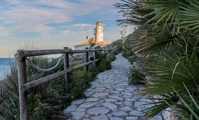 Camino hacia el faro 