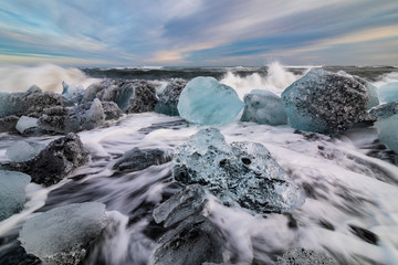 Naklejka premium Ice rock with black sand beach at Jokulsarlon beach. Diamond beach in Iceland