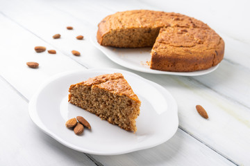 Torta leggera a base di mandorle e cannella