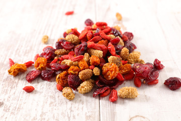 mixed dried fruit