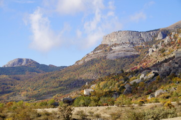 Fototapeta na wymiar Autumn in the mountains. The southern part of Russia. Demerdzhi mountain range