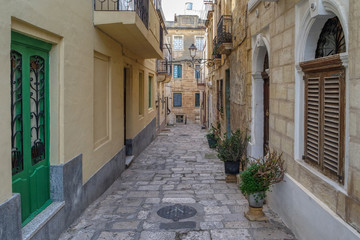 Fototapeta na wymiar Street in Birgu (Vittoriosa), Malta