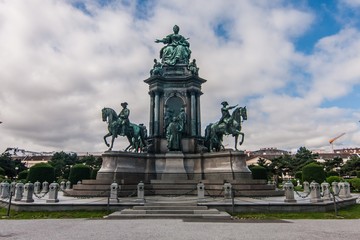 Fototapeta na wymiar Empress Maria Theresia monument (Maria-Theresien-Platz), Vienna