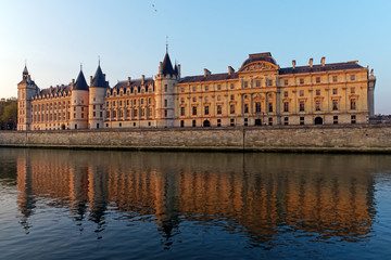 Fototapeta na wymiar Conciergerie building on Seine river quay in Paris
