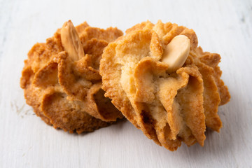 Amaretti sardi, dolci tipici con pasta di mandorle