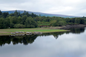 Fototapeta na wymiar Quiet evening on the lake.Landscapes of Ireland.