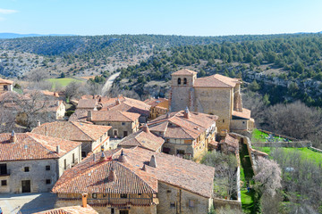 Fototapeta na wymiar medieval village of calatañazor at soria province, Spain