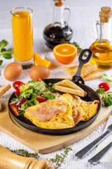 Omelette with ham
