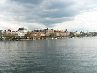 Fototapeta na wymiar view of Lake Zurich and downtown Zurich with the opera house