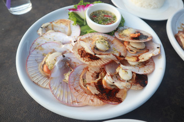 Grilled scallops, cheese and spinach, delicious Thai seafood.