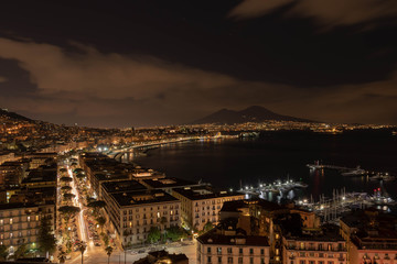 Fototapeta na wymiar Napoli notturna
