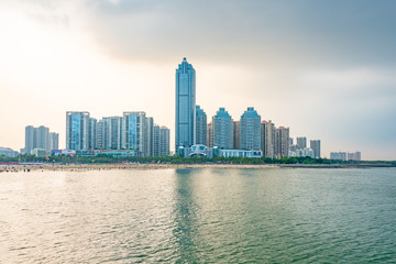 Fototapeta premium Widok na miasto w Zatoce Złotych Piasków, Zhanjiang City
