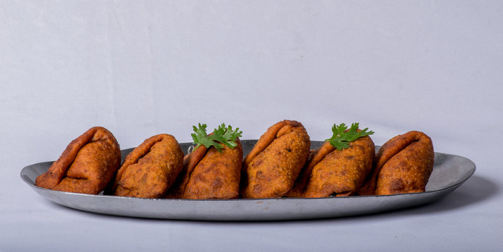 Puda  chi Wadi :  a popular recipe from Vidarbha, Maharashtra. It is also known as sambar vadi. The stuffing made from fresh coriander leaves tastes just awesome.