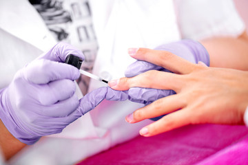 Applying of nail a polisher on the hand nails