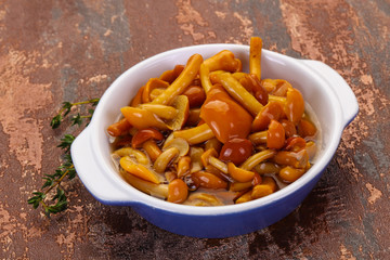 Pickled honey agaric