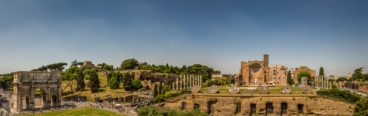 Colle Palatino, arco di Costantino, tempio di Venere e Roma visti dal Colosseo - obrazy, fototapety, plakaty