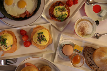Egg Benedict with ham, spinach and hollandaise sauce