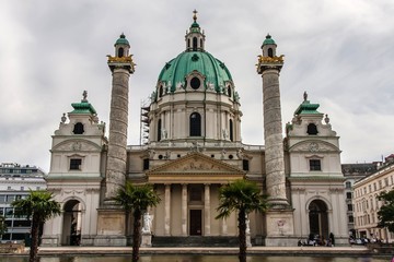 Fototapeta na wymiar Karlskirche (Karl Church), Vienna