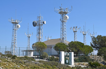 Torre de telecomunicaciones en Montañas de El Garraf Barcelona
