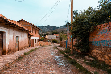 calle en un pueblo del campo, toro toro potosí Bolivia