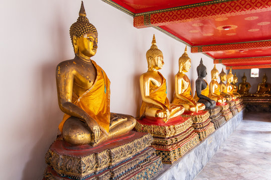 Buddha statues in Wat Pho temple