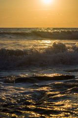 Obraz premium Amazing sea sunset, the sun, waves, clouds