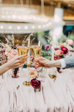  wine glasses in hand
