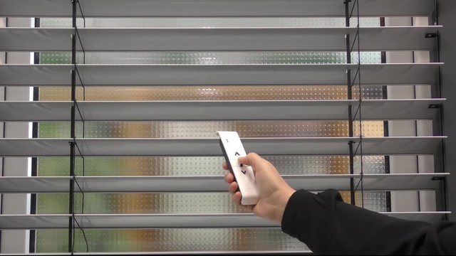 Venetian blind with remote control