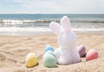 Beach Easter background with bunny and color eggs - 262314127