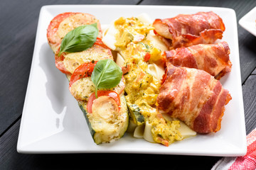 chicken breast fillet baked in bacon