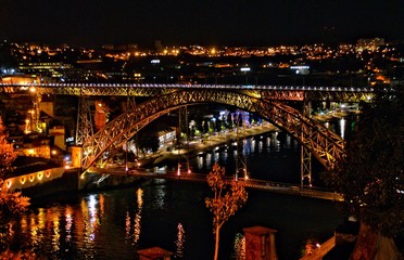 Fototapeta na wymiar Night view of Luis I bridge in Oporto, Portugal