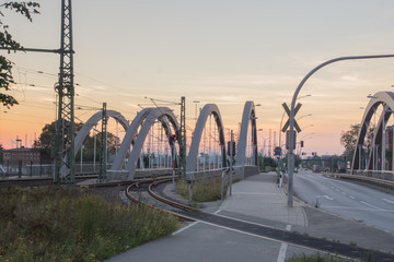 Verkehrsadern Strasse Bahn mit Br&uuml;cken