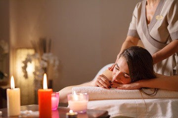 Obraz na płótnie Canvas Girl on massage in the spa salon.