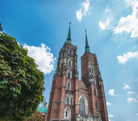 Obraz premium Katedra Sw Jana Chrzciciela or Cathedral of St John the Baptist in Wroclaw, Poland. View from Katedralna Square.