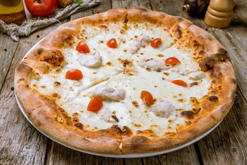 Pizza with chicken and tomatoes