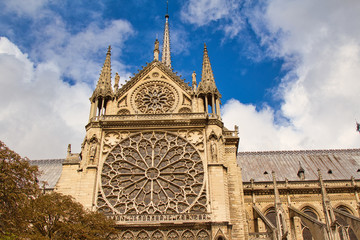 Fototapeta na wymiar Exterior Video of Rose Window at Notre Dame of Paris