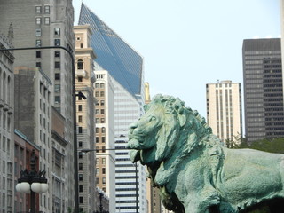 statue of lion chicago