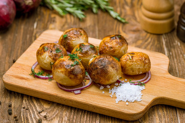Potatoes roasted on the coals