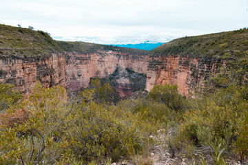 Fototapeta na wymiar TORO TORO BOLIVIA Grand Canyon - gran cañón en el altiplano BOLIVIANO